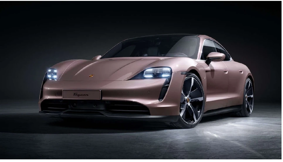 Porsche Taycan 2023 có giá khởi điểm là 86.700 USD. Ảnh: Motorbiscuit.