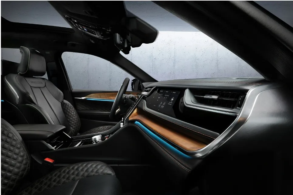 Giá để cốc làm nóng và làm mát. Ảnh: Motorbiscuit.