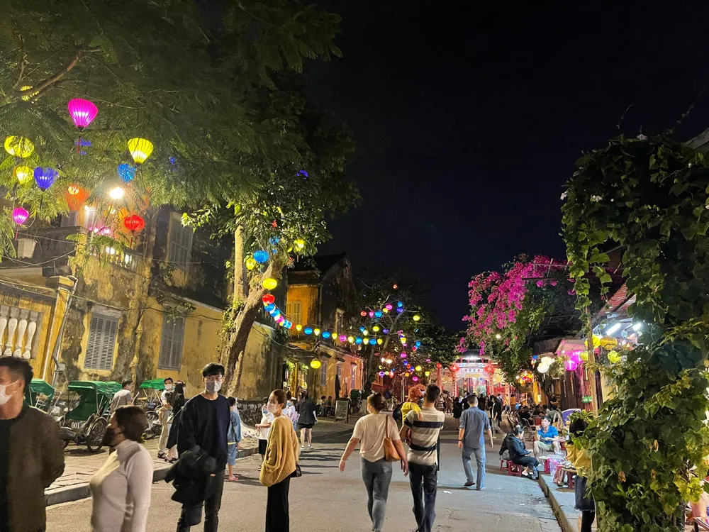 Phố cổ Hội An về đêm. Ảnh: PHƯƠNG LÊ. Phố cổ Hội An về đêm. Ảnh: PHƯƠNG LÊ.