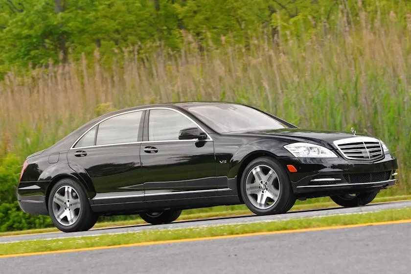 Mercedes S-Class (2012). Ảnh: Carbuzz.