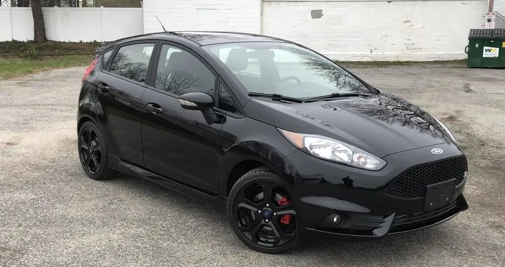 Fiesta ST đã qua sử dụng hiện nay có giá trên thị trường là 16.500 USD. Ảnh: Hotcars.