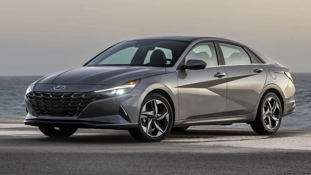 Hyundai Elantra chỉ có giá 20.500 USD. Ảnh: Motorbiscuit.