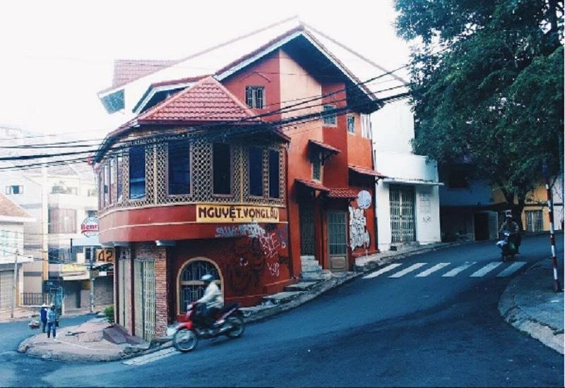 Dốc nguyệt vọng lầu quanh cua, khúc khửu. Ảnh: Internet. Dốc nguyệt vọng lầu quanh cua, khúc khửu. Ảnh: Internet.