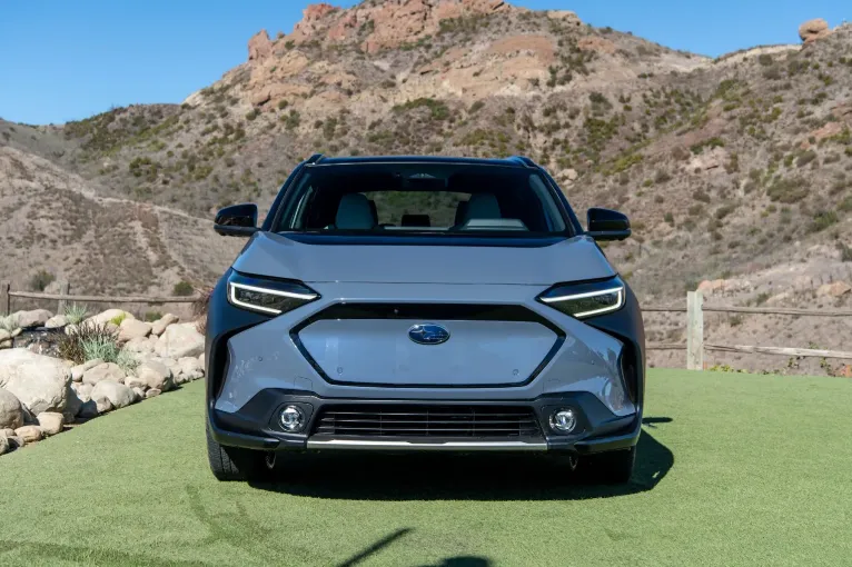 Subaru Solterra là một chiếc SUV điện có vẻ ngoài hầm hố. Ảnh: Motorbiscuit. Subaru Solterra là một chiếc SUV điện có vẻ ngoài hầm hố. Ảnh: Motorbiscuit.