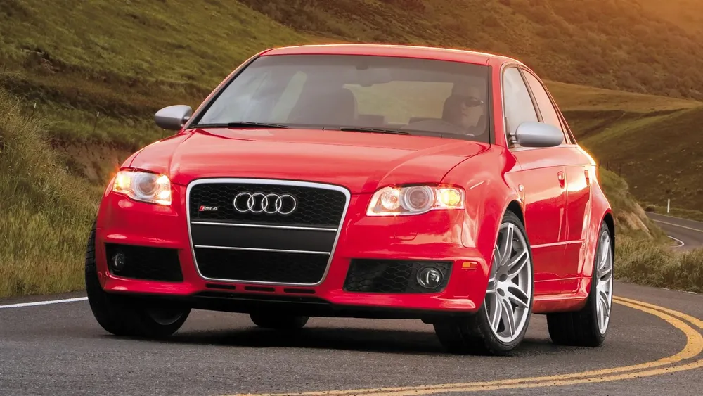 B7 Audi RS4 thu hút mọi ánh nhìn thèm thuồng của giới mê xe. Ảnh: Hotcars. B7 Audi RS4 thu hút mọi ánh nhìn thèm thuồng của giới mê xe. Ảnh: Hotcars.