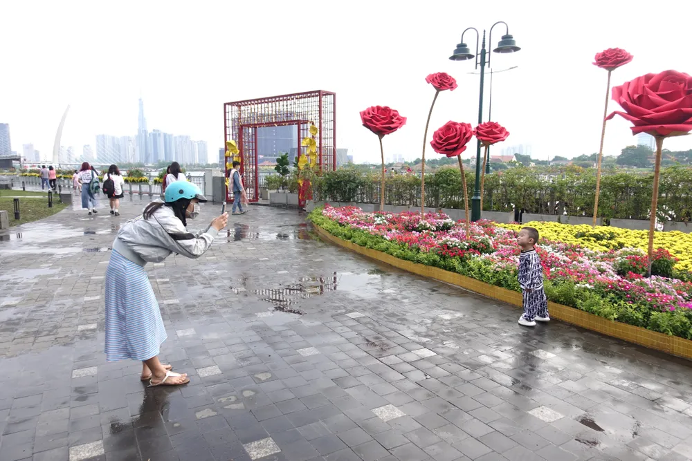 Điểm check in mới - Công viên bến Bạch Đằng trong ngày đầu năm mới. Ảnh: PHƯƠNG LÊ. Điểm check in mới - Công viên bến Bạch Đằng trong ngày đầu năm mới. Ảnh: PHƯƠNG LÊ.