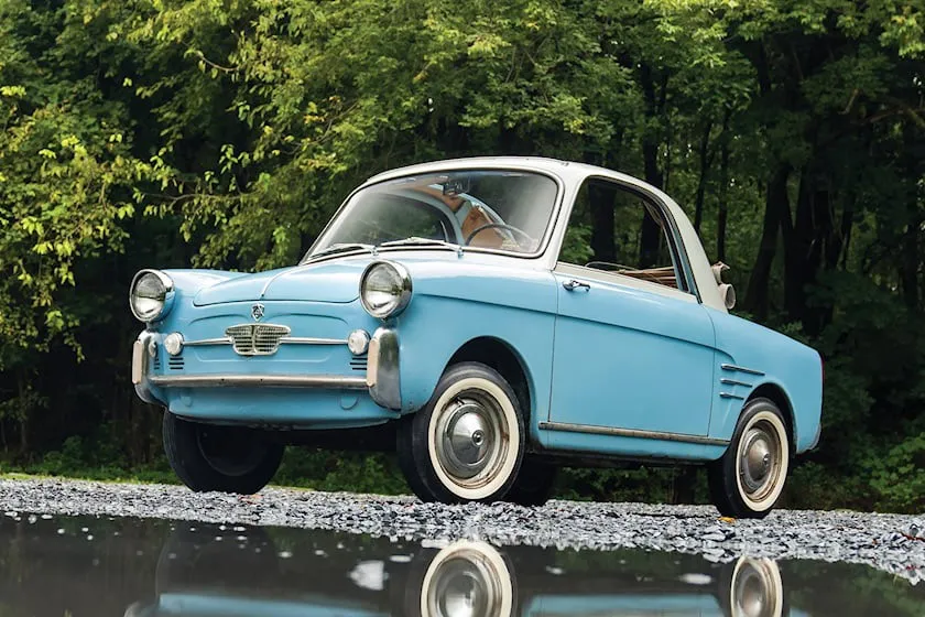 Autobianchi Bianchina được thiết kế dựa trên Fiat 500. Ảnh: Carbuzz.