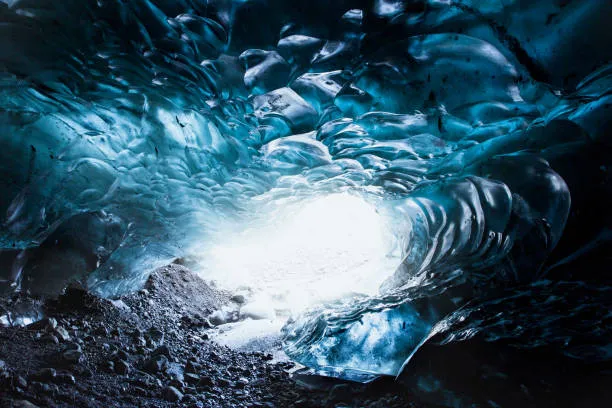 Hang Tham Lod, Thái Lan có màu xanh ngọc quyến rũ và hấp dẫn. Ảnh: Thetravel.