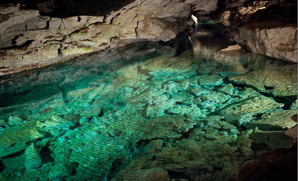 Hang động Krubera ở Abkhazia có thể chứa được 6 tháp Eiffel. Ảnh: Thetravel.