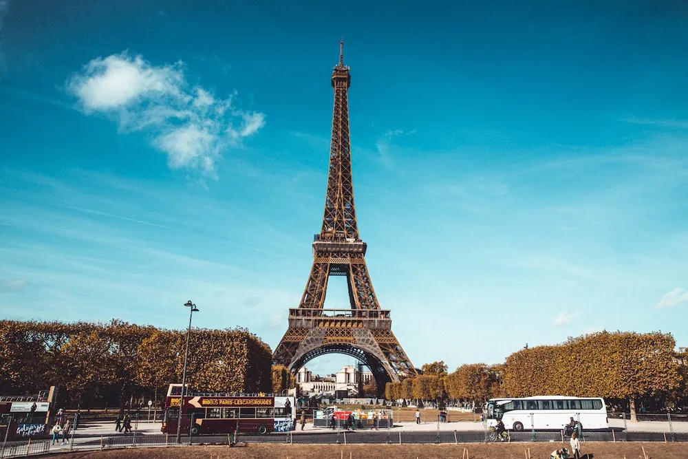 Paris là điểm đến du lịch ước mơ của nhiều du khách. Ảnh: Thetravel.