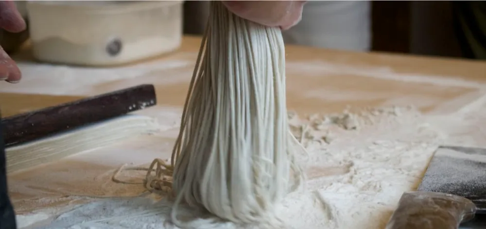 Ở Tokyo người dân khi say sẽ ăn món mì thịt bò Kobe. Ảnh: CNN Travel. Ở Tokyo người dân khi say sẽ ăn món mì thịt bò Kobe. Ảnh: CNN Travel.