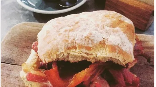 Người dân Dublin khi say họ sẽ ăn món blaa. Ảnh: CNN Travel. Người dân Dublin khi say họ sẽ ăn món blaa. Ảnh: CNN Travel.