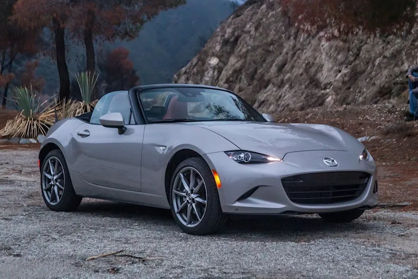 MX-5 là một mẫu xe thể thao theo nghĩa cổ điển. Ảnh: Carbuzz. MX-5 là một mẫu xe thể thao theo nghĩa cổ điển. Ảnh: Carbuzz.