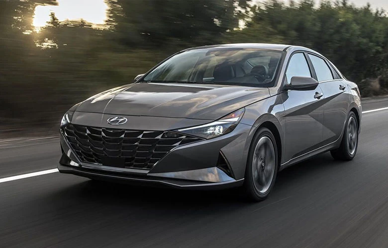 Hyundai Elantra 2023 là một trong những chiếc xe sử dụng CVT hàng đầu. Ảnh: Motorbiscuit.