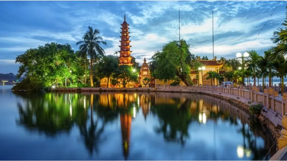 Chùa Trấn Quốc, Hà Nội. Ảnh: Thetravel.