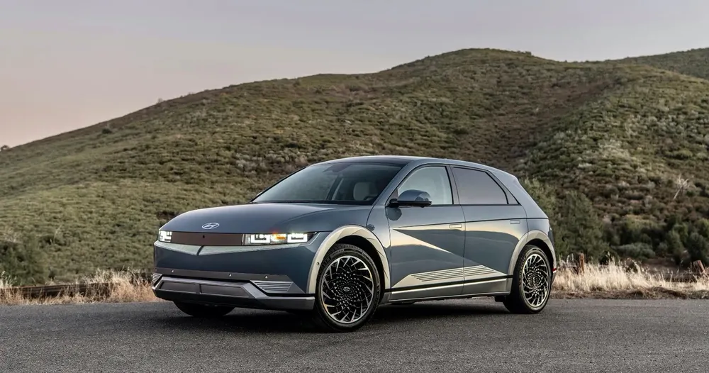 Hyundai Ioniq 5 2023 có giá 42.785 USD. Ảnh: Hotcars. Hyundai Ioniq 5 2023 có giá 42.785 USD. Ảnh: Hotcars.