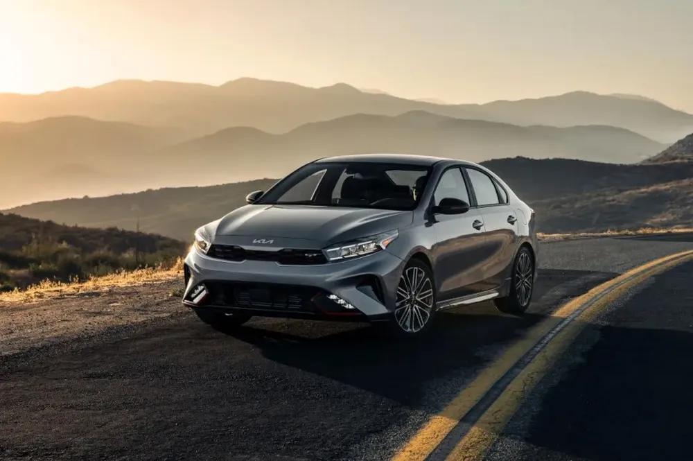 Kia Forte LXS 2023 có giá 21.585 USD. Ảnh: Motorbiscuit.