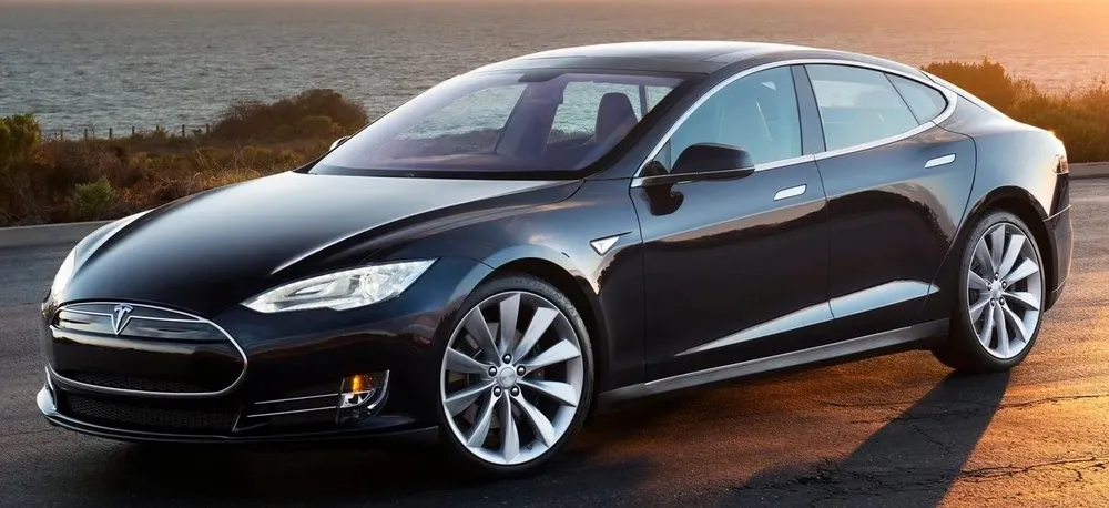Tesla Model S 2013 chi phí bảo dưỡng trung bình hơn 21 triệu đồng/năm. Ảnh: Hotcars. Tesla Model S 2013 chi phí bảo dưỡng trung bình hơn 21 triệu đồng/năm. Ảnh: Hotcars.