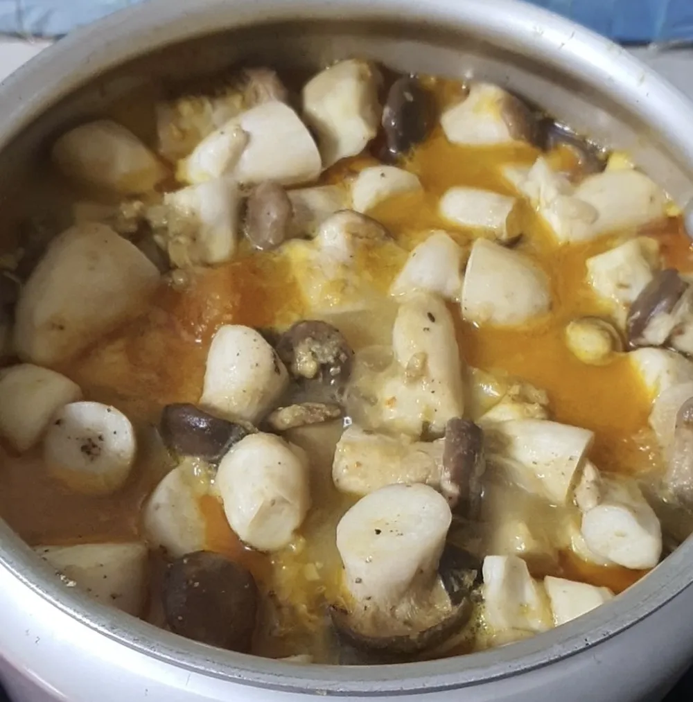 Khi chúng ta hâm nóng lại trong lò vi sóng chất dinh dưỡng trong nấm cũng sẽ biến thành chất độc có hại cho con người. Ảnh: PHƯƠNG LÊ. Khi chúng ta hâm nóng lại trong lò vi sóng chất dinh dưỡng trong nấm cũng sẽ biến thành chất độc có hại cho con người. Ảnh: PHƯƠNG LÊ.