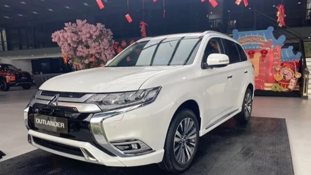 Mitsubishi Outlander bản cơ sở có giá khởi điểm là 27.595 USD. Ảnh: Motorbiscuit.