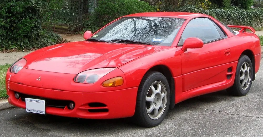 Mitsubishi 3000GT/Dodge Stealth có giá từ 6.300 USD-20.000 USD. Ảnh: Hotcars.