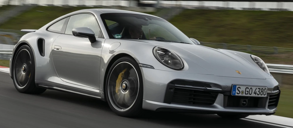 Porsche 911 Turbo S 2023 có giá 216.100 USD. Ảnh: Hotcars.