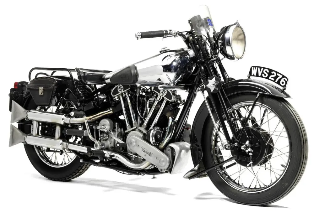 Brough Superior SS100 có giá từ 300.000 - 600.000 USD. Ảnh: Hotcars. Brough Superior SS100 có giá từ 300.000 - 600.000 USD. Ảnh: Hotcars.