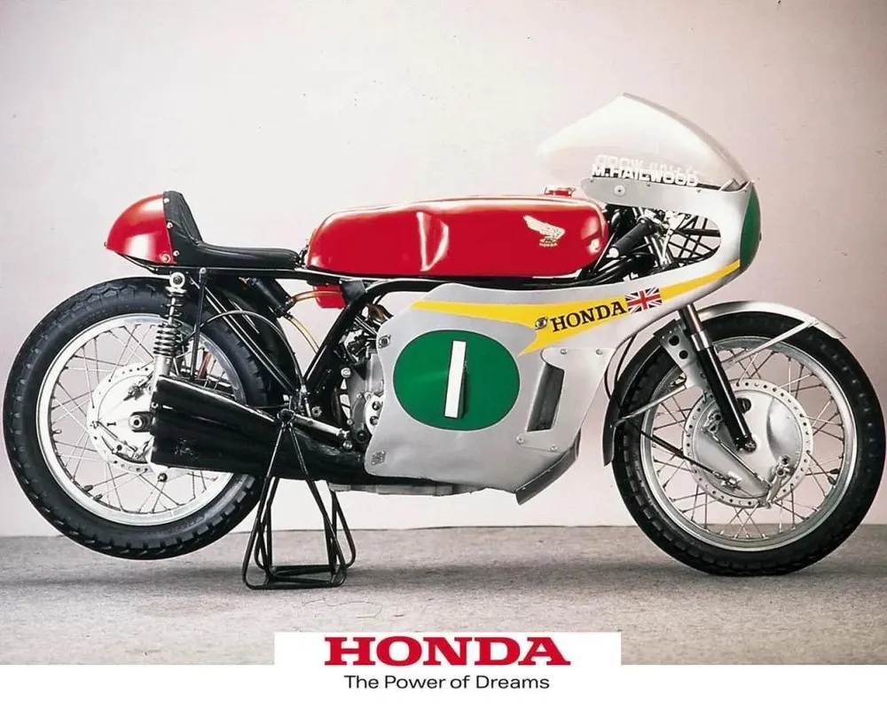 Honda RC166 có giá từ 1 triệu USD đến 1,5 triệu USD. Ảnh: Hotcars. Honda RC166 có giá từ 1 triệu USD đến 1,5 triệu USD. Ảnh: Hotcars.
