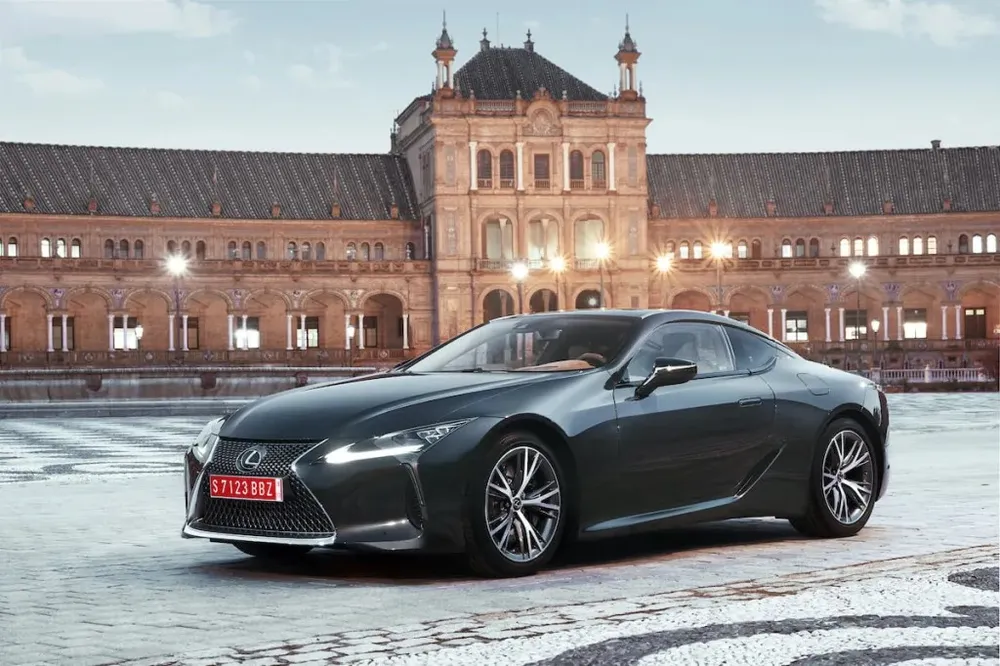 Lexus LC có thiết kế đẹp từ trong ra ngoài. Ảnh: Motorbiscuit. Lexus LC có thiết kế đẹp từ trong ra ngoài. Ảnh: Motorbiscuit.