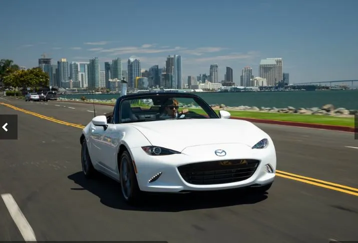 Mazda MX-5 Miata tiêu chuẩn có giá khởi điểm 28.050 USD. Ảnh: Motorbiscuit. Mazda MX-5 Miata tiêu chuẩn có giá khởi điểm 28.050 USD. Ảnh: Motorbiscuit.