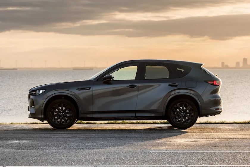 Nhà sản xuất ô tô Nhật Bản luôn quan tâm đến sự hài hòa của không gian trống và những đường cong cân đối. Ảnh: Carbuzz. Nhà sản xuất ô tô Nhật Bản luôn quan tâm đến sự hài hòa của không gian trống và những đường cong cân đối. Ảnh: Carbuzz.