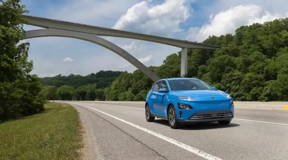 Hyundai Kona Electric 2023. Ảnh: Motorbiscuit. Hyundai Kona Electric 2023. Ảnh: Motorbiscuit.