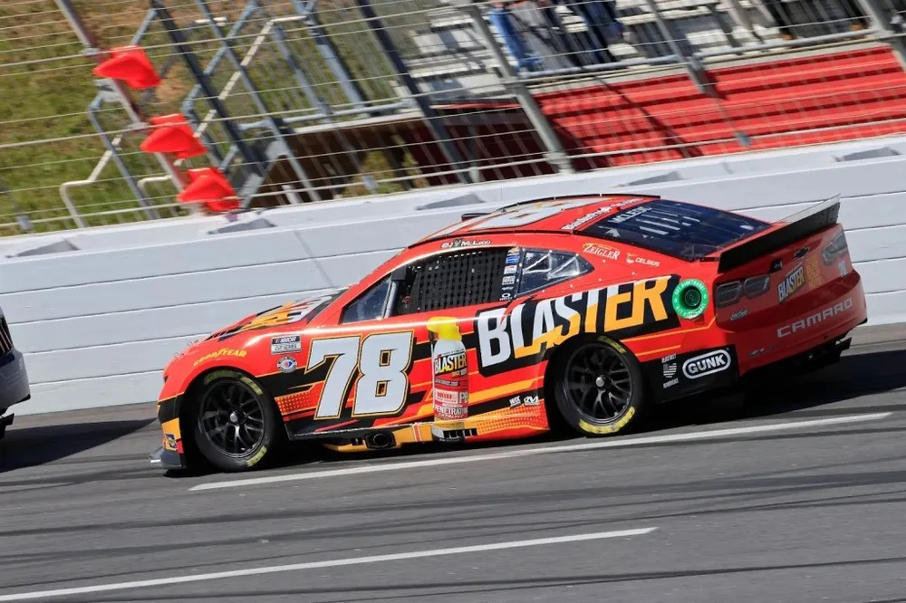 Dung dịch này sẽ giúp phá vỡ bu lông rỉ sét. Ảnh: Motorbiscuit.