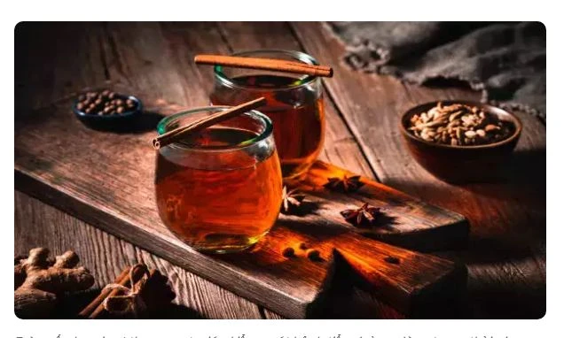 Uống trà quế giúp quản lý giảm lượng đường trong máu sau ăn bằng cách tăng độ nhạy insulin và giảm nguy cơ biến chứng liên quan đến bệnh tiểu đường. Ảnh: TIMESNOW. Uống trà quế giúp quản lý giảm lượng đường trong máu sau ăn bằng cách tăng độ nhạy insulin và giảm nguy cơ biến chứng liên quan đến bệnh tiểu đường. Ảnh: TIMESNOW.