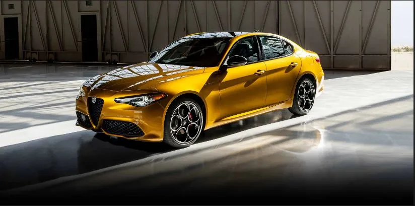 Alfa Romeo Giulia 2023. Ảnh: Motorbiscuit. Alfa Romeo Giulia 2023. Ảnh: Motorbiscuit.