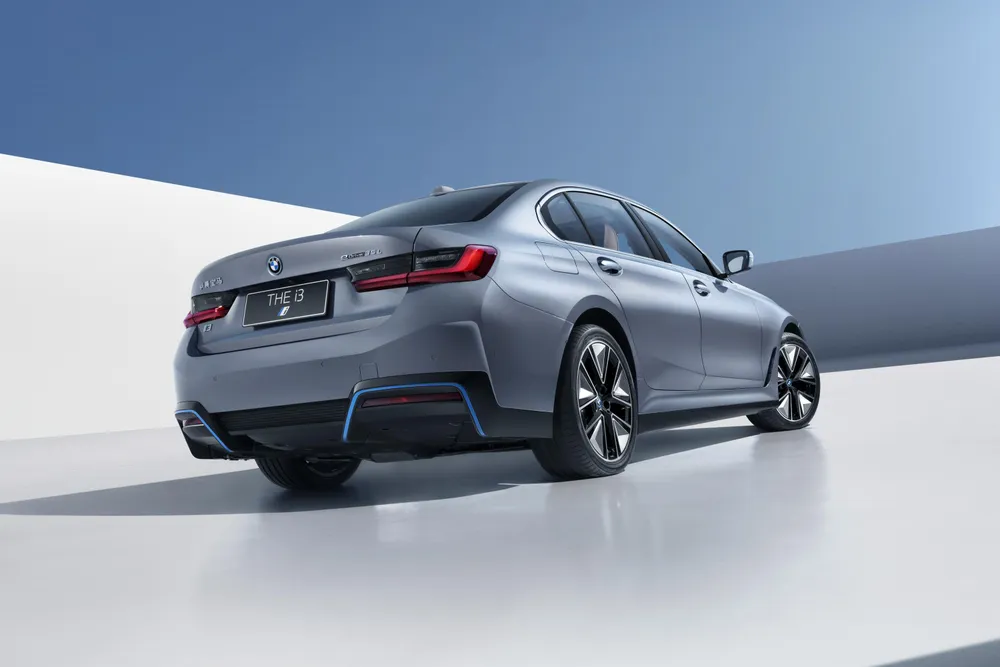 I3 Electric chỉ có giá từ 44.450 USD - 47.650 USD. Ảnh: Motorbiscuit. I3 Electric chỉ có giá từ 44.450 USD - 47.650 USD. Ảnh: Motorbiscuit.