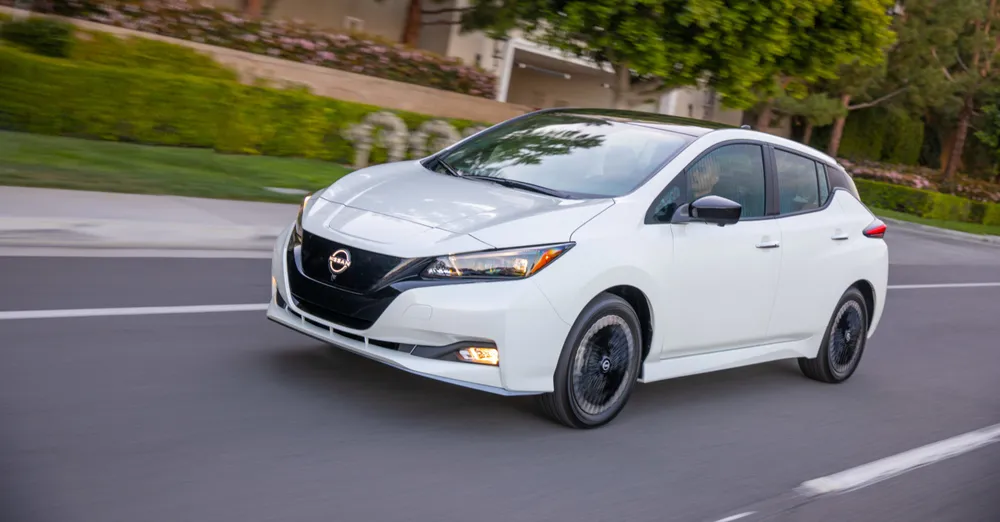 Nissan LEAF rất phổ biến do giá rẻ. Ảnh: Motorbiscuit. Nissan LEAF rất phổ biến do giá rẻ. Ảnh: Motorbiscuit.