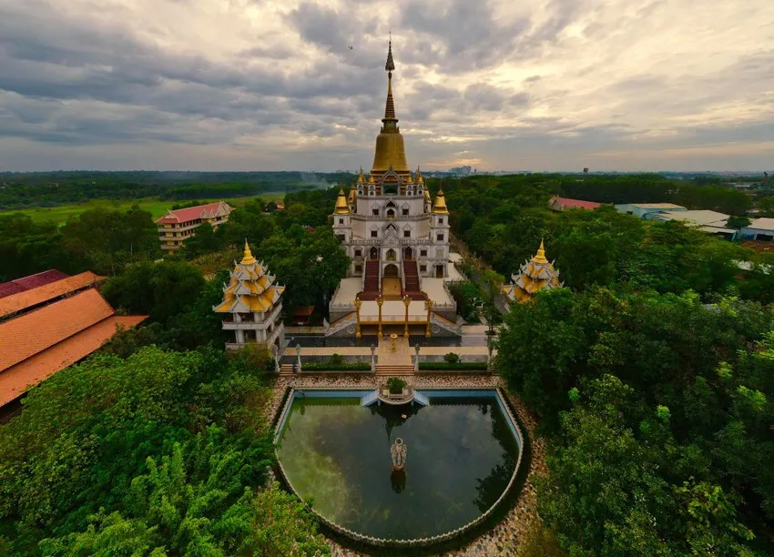 Hình ảnh chùa Thái Lan nhìn từ trên cao. Ảnh: ĐÀO TRANG