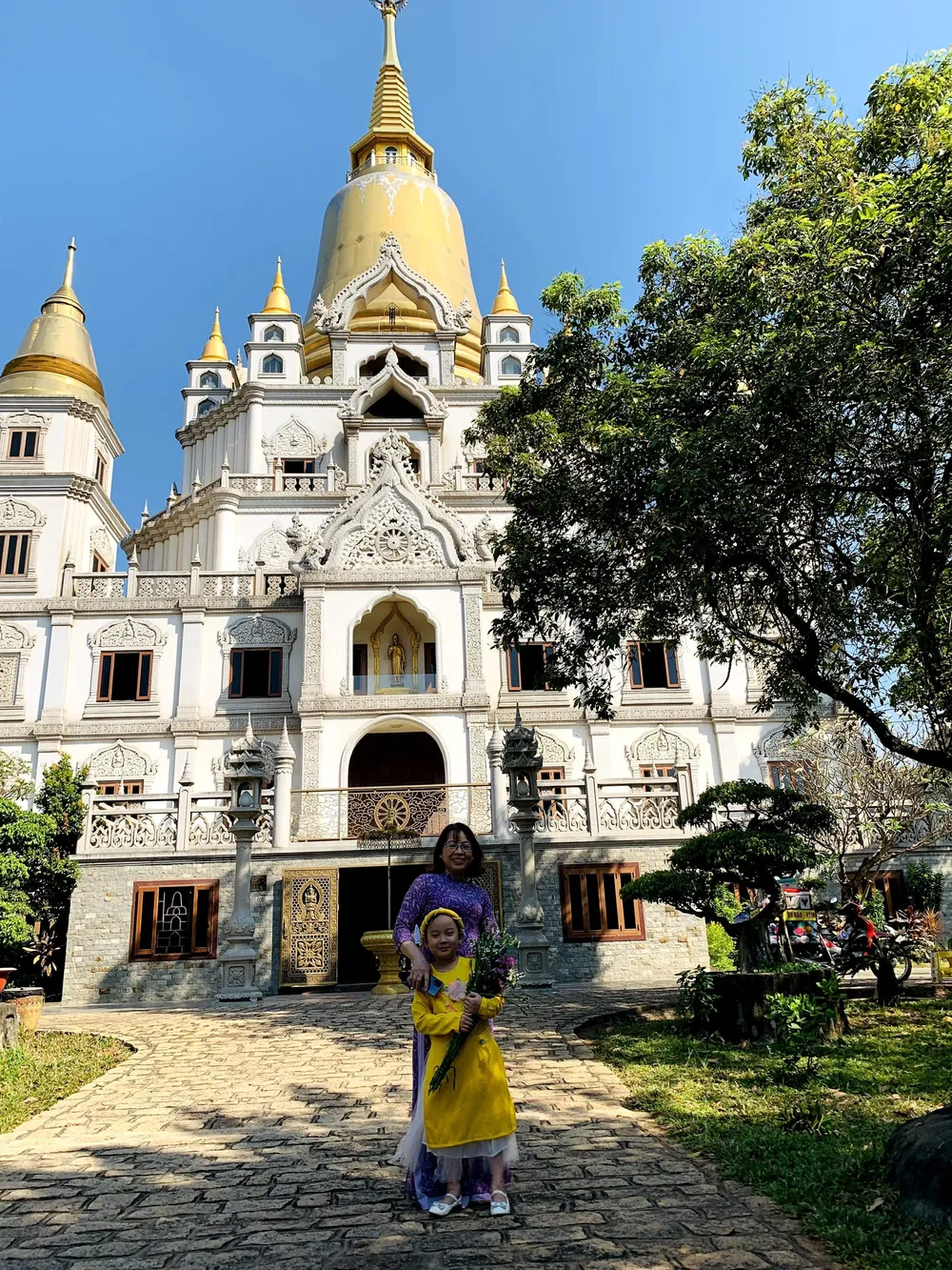 Chùa Bửu Long còn được người dân gọi là chùa Thái Lan. Ảnh: PHƯƠNG LÊ