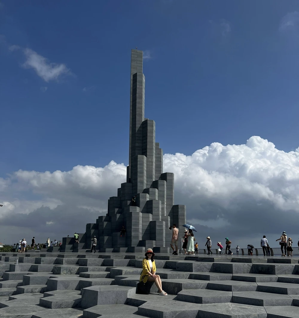 Tháp Nghinh Phong mang một nét kiến trúc độc đáo. Ảnh: SONG ANH. Tháp Nghinh Phong mang một nét kiến trúc độc đáo. Ảnh: SONG ANH.