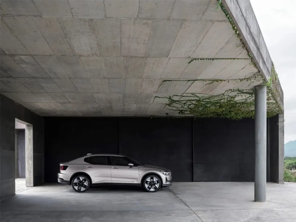 Polestar 2. Ảnh: Motorbiscuit.