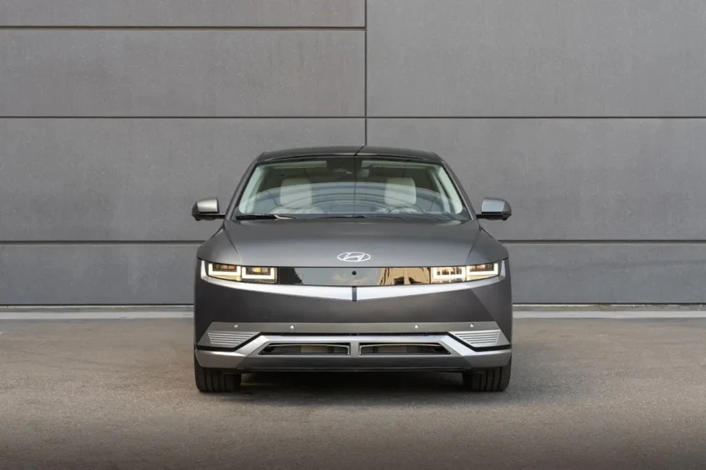 Hyundai Ioniq 5 cũng nổi bật trên thị trường cạnh tranh. Ảnh: Motorbiscuit.