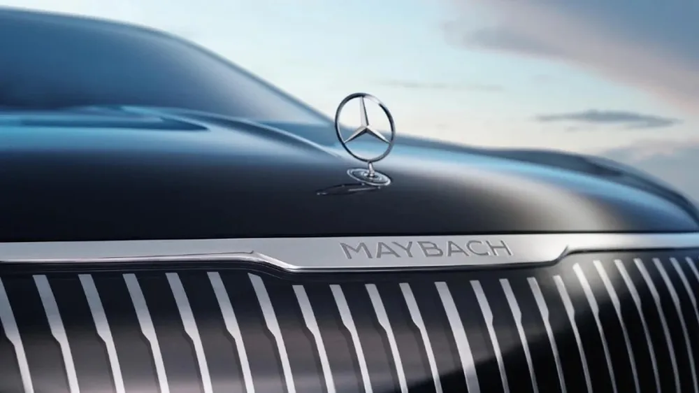 Trang trí mui xe Mercedes-Maybach EQS SUV. Ảnh: Motorbiscuit.