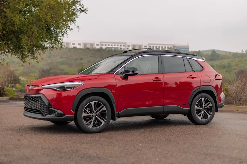 Toyota Corolla Cross Hybrid. Ảnh: Carbuzz.
