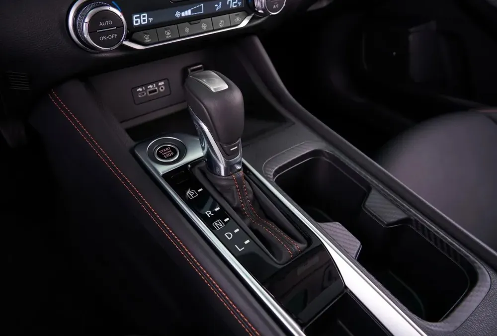 Hộp số Nissan Sentra 2020. Ảnh: Motorbiscuit.