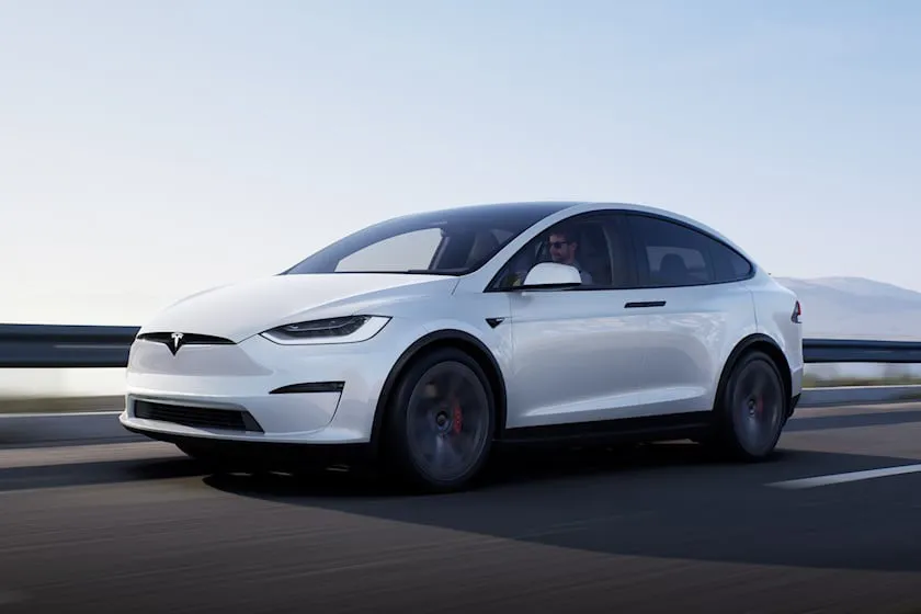Tesla Model X có phạm vi 557 km. Ảnh: Carbuzz. Tesla Model X có phạm vi 557 km. Ảnh: Carbuzz.