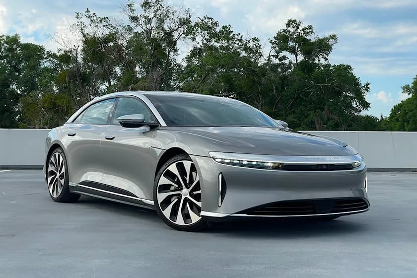 Lucid Air Grand Touring có phạm vi 826 km. Ảnh: Carbuzz. Lucid Air Grand Touring có phạm vi 826 km. Ảnh: Carbuzz.