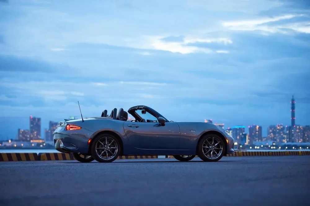 Mazda MX-5 Miata 2020. Ảnh: Motorbiscuit.