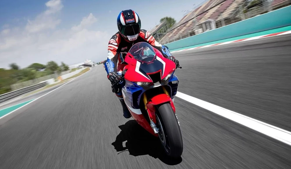 Honda CBR1000RR-R đạt tốc độ 298 km/h. Ảnh: Hotcars.