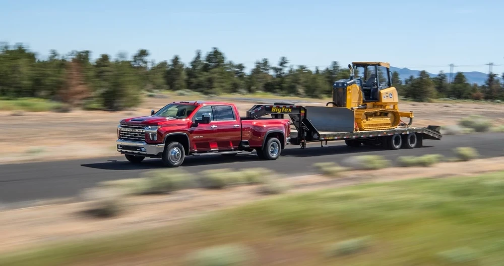 Chevrolet Silverado 3500HD có sức kéo 16.308 kg. Ảnh: Hotcar.
